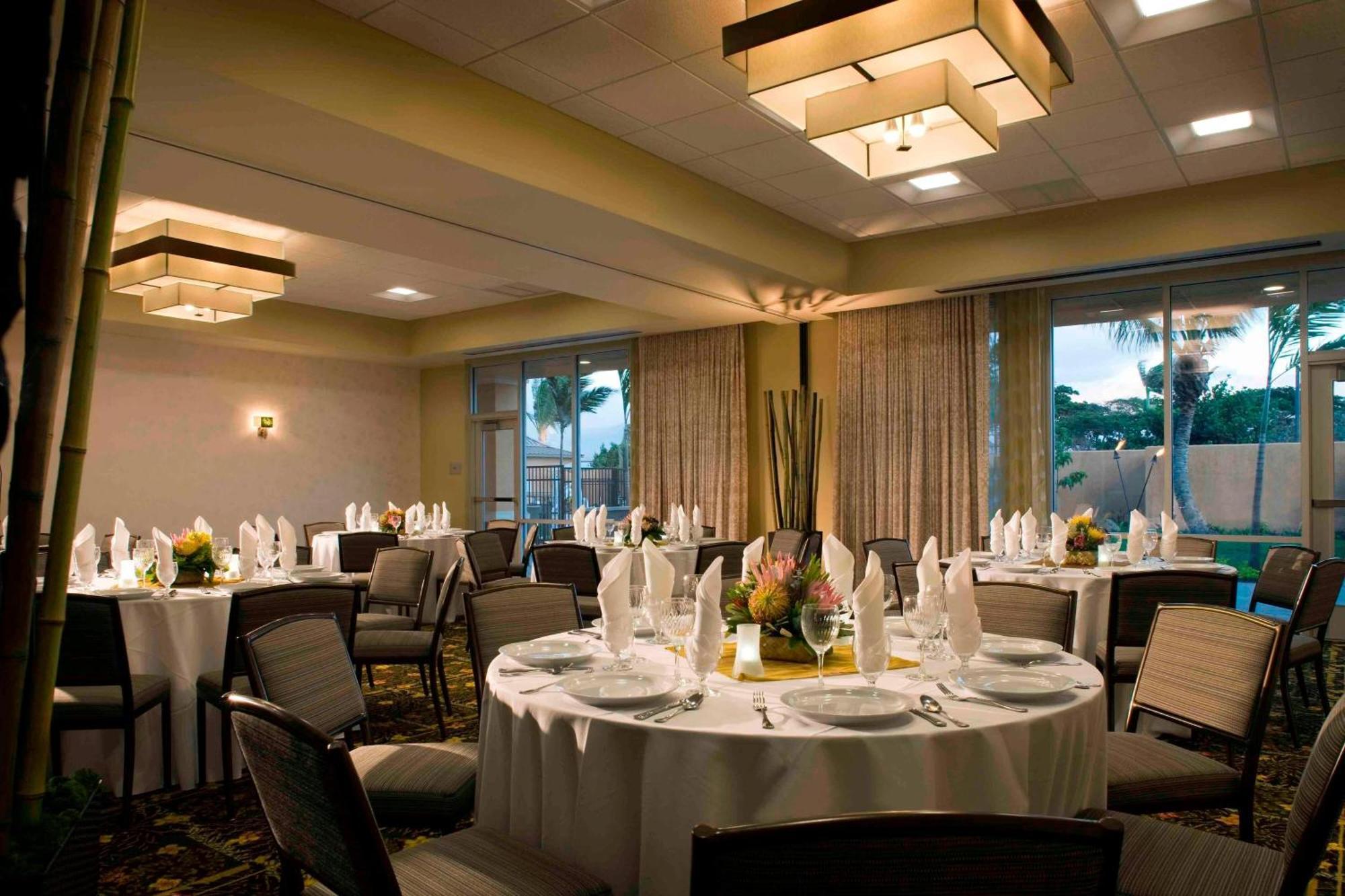 Отель Courtyard By Marriott Maui Kahului Airport Экстерьер фото