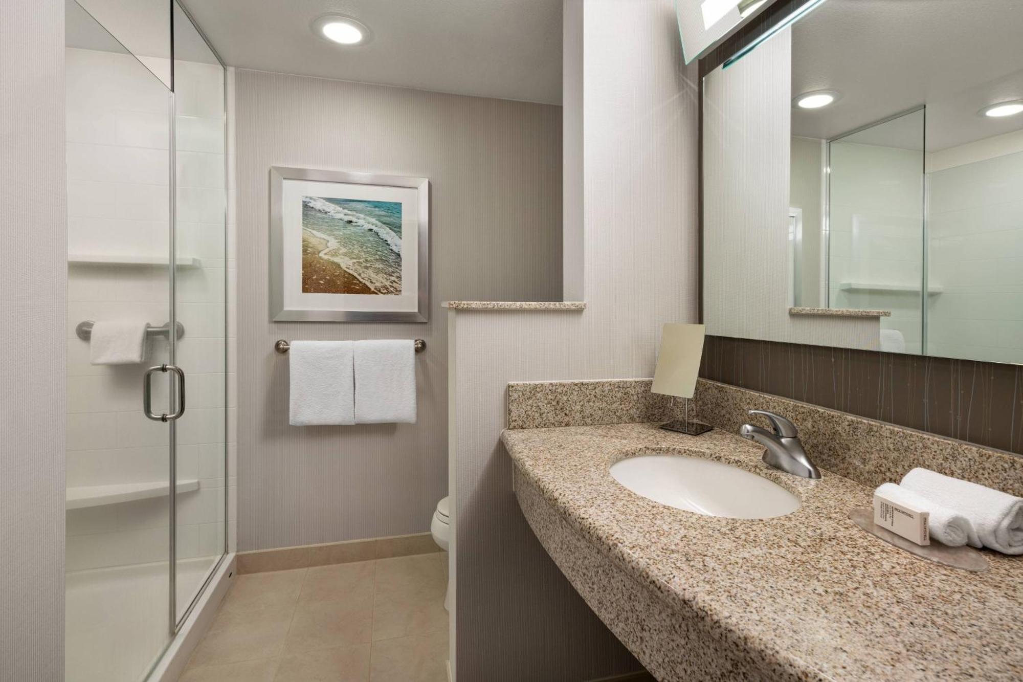 Отель Courtyard By Marriott Maui Kahului Airport Экстерьер фото