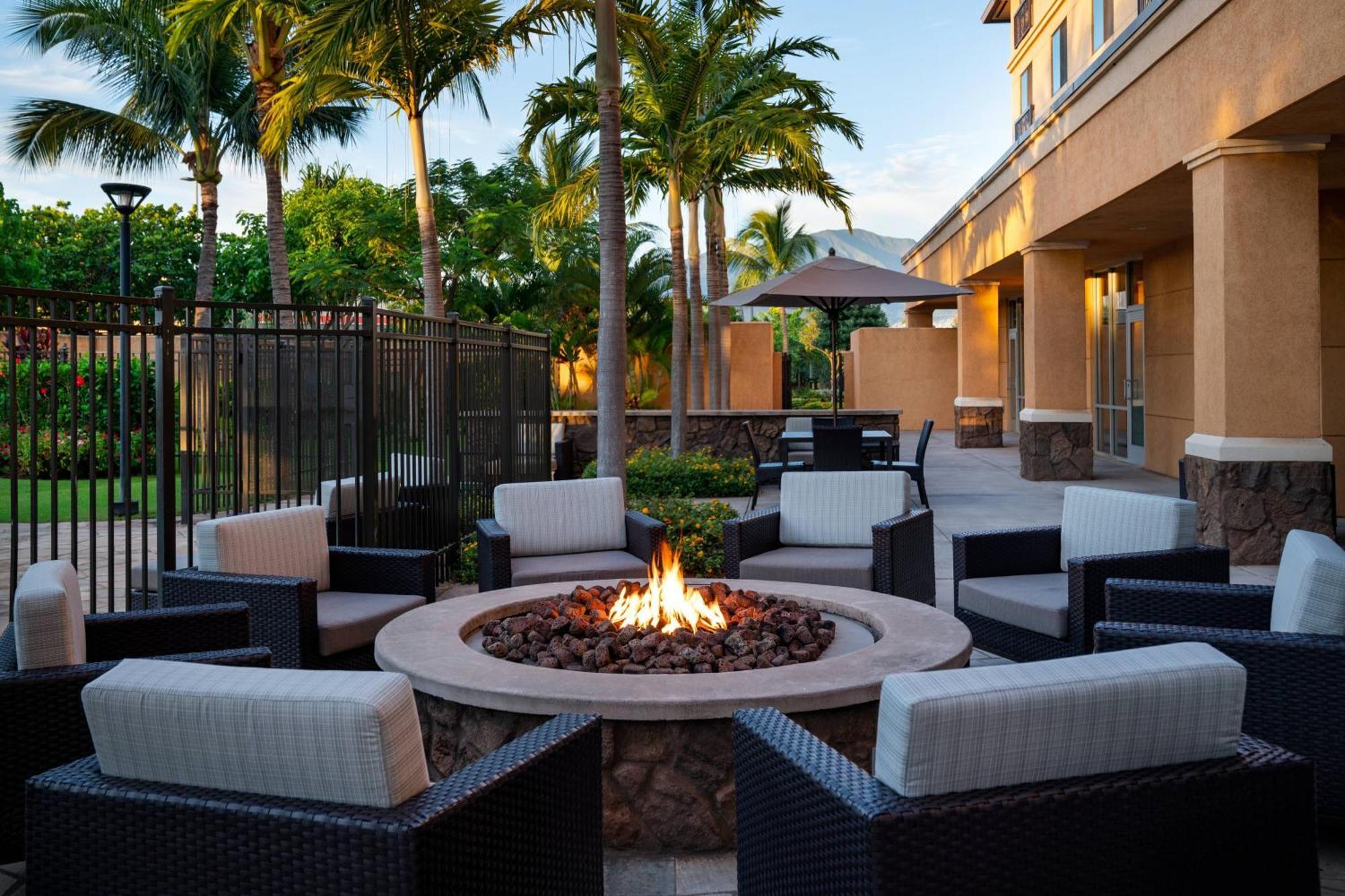 Отель Courtyard By Marriott Maui Kahului Airport Экстерьер фото