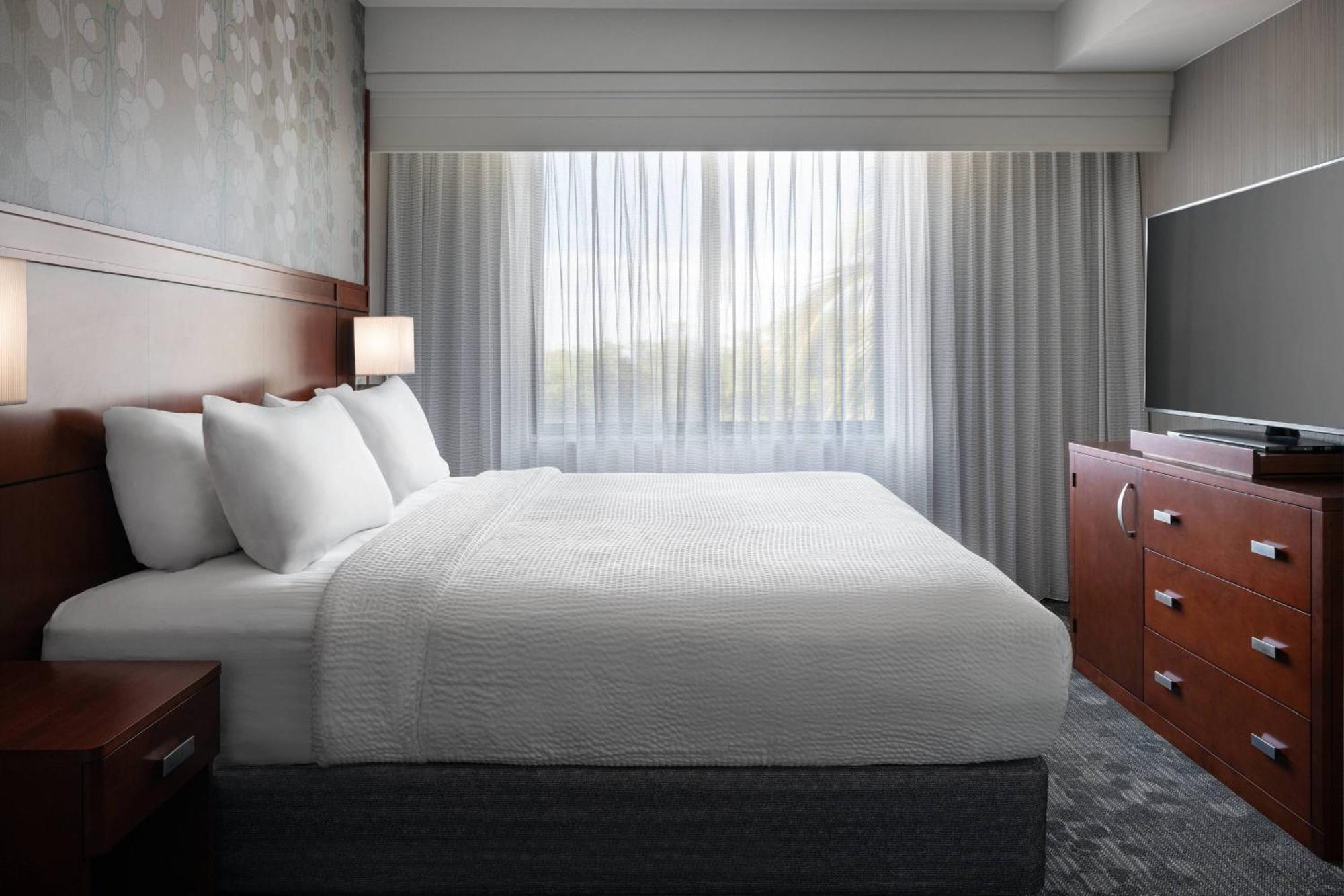 Отель Courtyard By Marriott Maui Kahului Airport Экстерьер фото